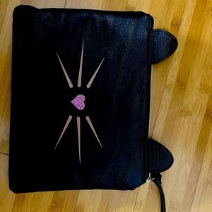 Black kitty clutch